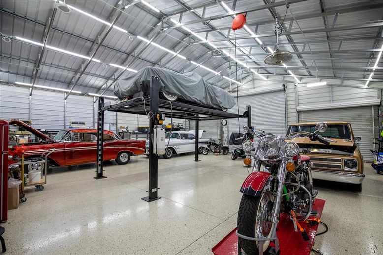 Garage, Interior
