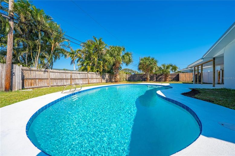 Exterior, Pool