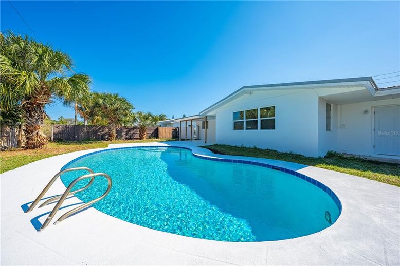 Exterior, Pool