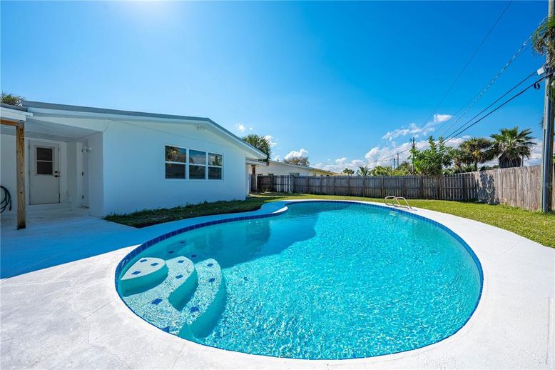 Exterior, Pool