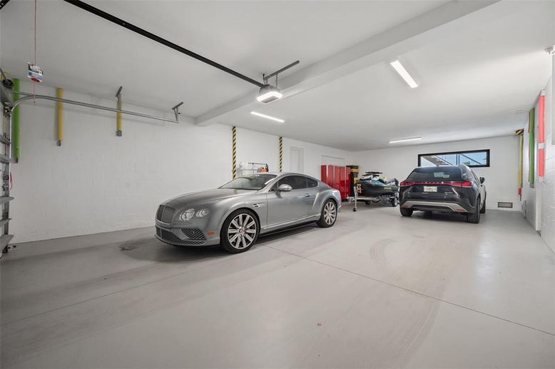 Garage, Interior