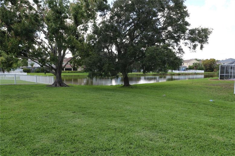 Exterior, Lake