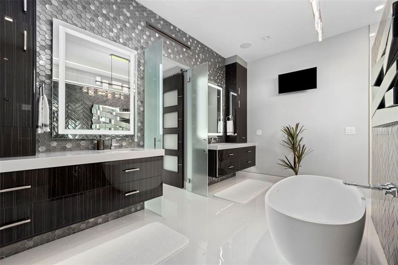 Bathroom, Dual Sink Vanities, Free Standing Baths, Interior, Recessed Lighting