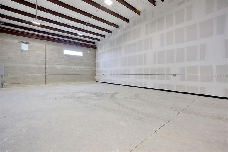 Garage, Interior, Wooden Beams