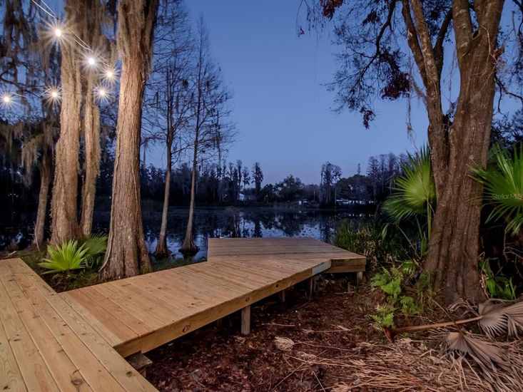 Exterior, Lake