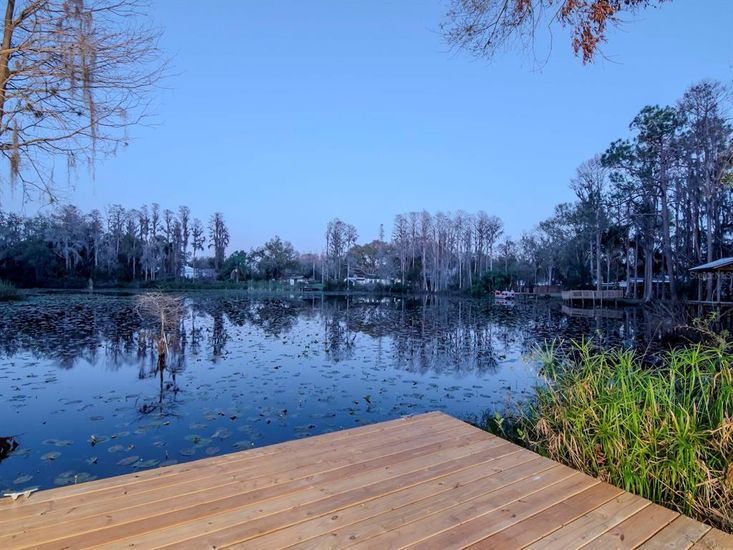 Exterior, Lake