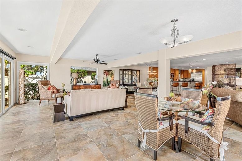 Dining room, Interior, Kitchen, Living room, Pendant Lights, Recessed Lighting, Stainless Steel Appliances