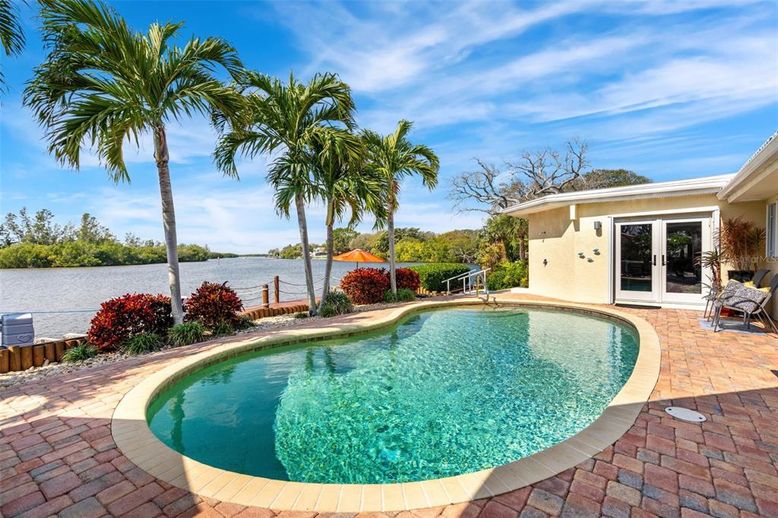 Exterior, Pool, Water