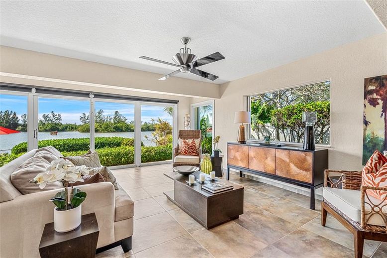 Interior, Living room, Water