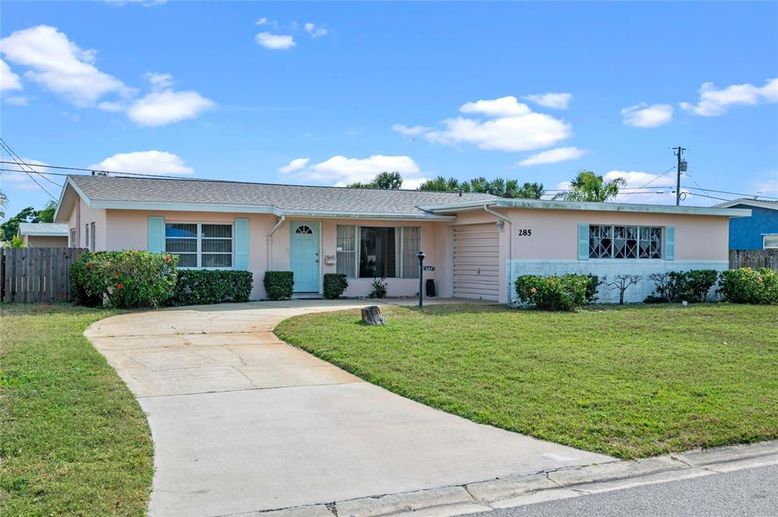 Attached, Exterior, Facade, Ranch