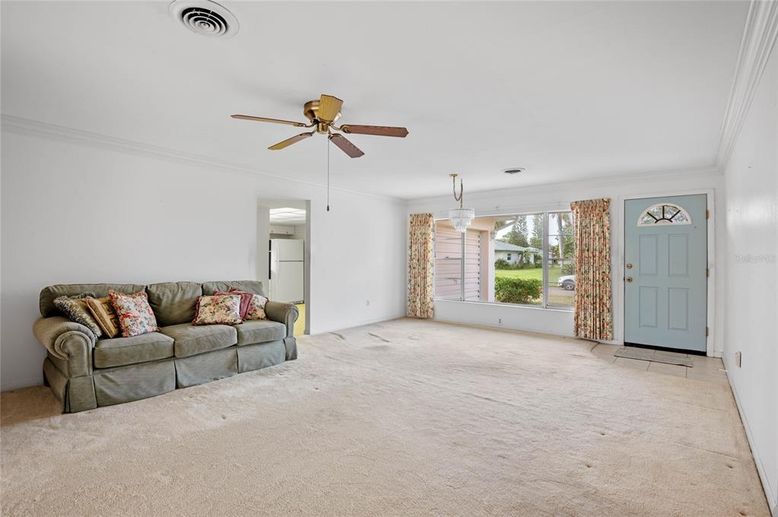 Empty room, Interior, Pendant Lights