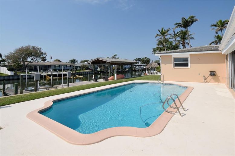 Exterior, Pool