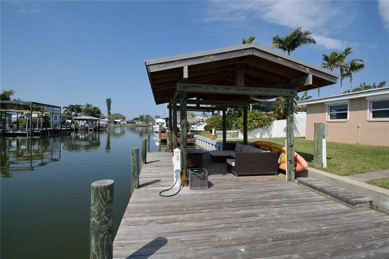 Exterior, Lake