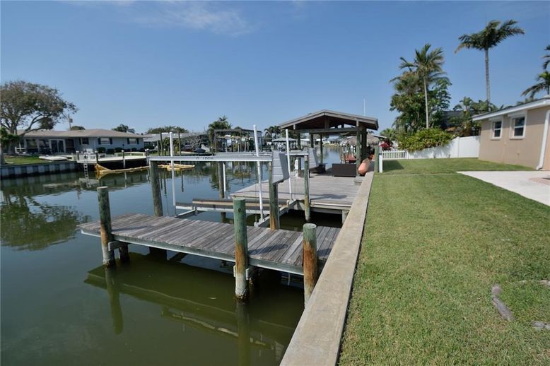 Exterior, Lake