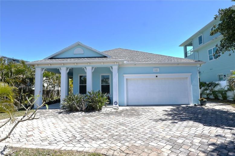 Attached, Exterior, Facade, Ranch
