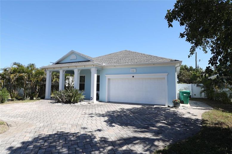 Attached, Exterior, Facade, Ranch