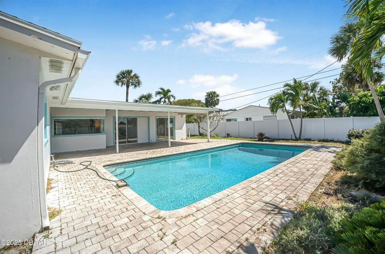 Exterior, Pool