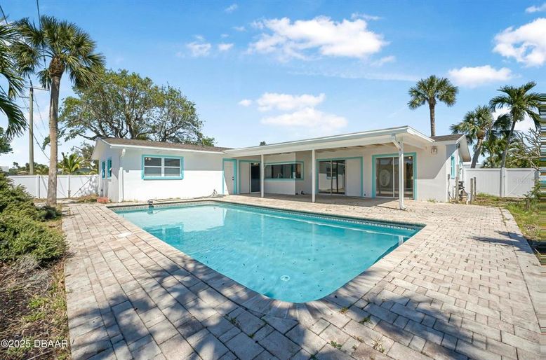 Exterior, Pool