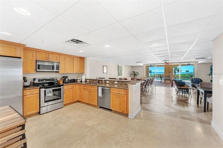 Dining room, Interior, Kitchen, Recessed Lighting, Stainless Steel Appliances