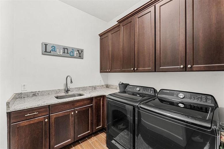 Interior, Washer, Wood Texture Flooring