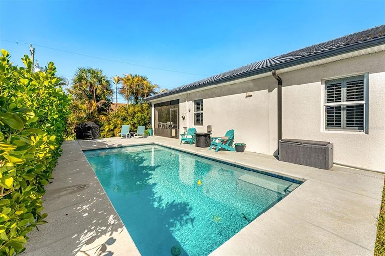 Exterior, Pool