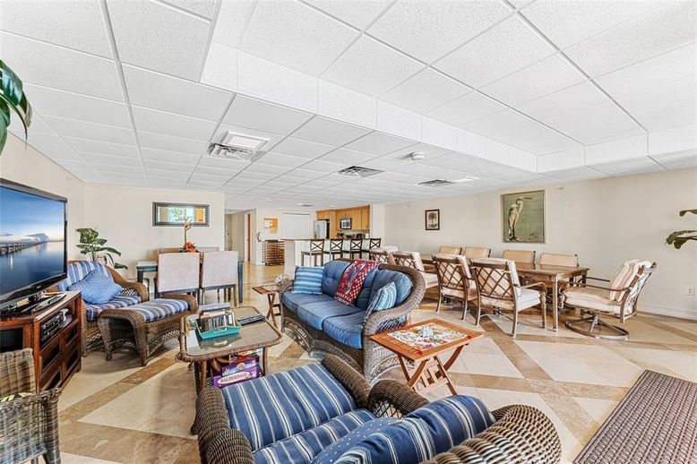Dining room, Interior, Living room, Recessed Lighting