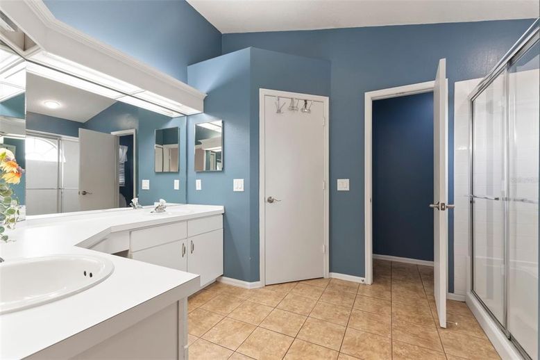 Bathroom, Dual Sink Vanities, Interior, Recessed Lighting