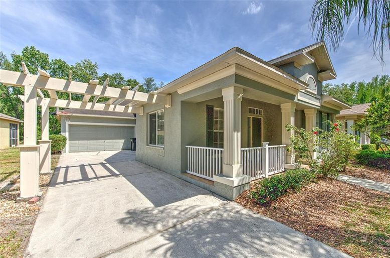 Attached, Exterior, Facade, American Craftsman