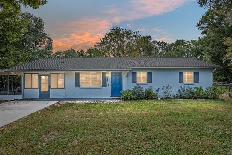 Backyard, Exterior, Facade, Ranch