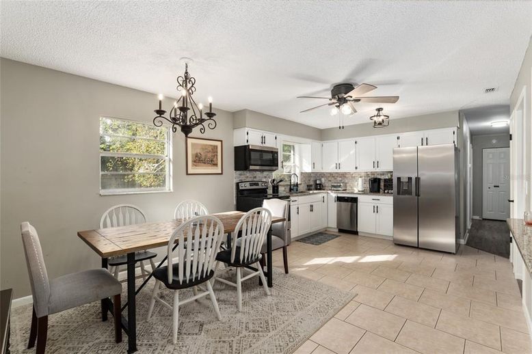 Chandelier, Dining room, Interior, Kitchen, Stainless Steel Appliances
