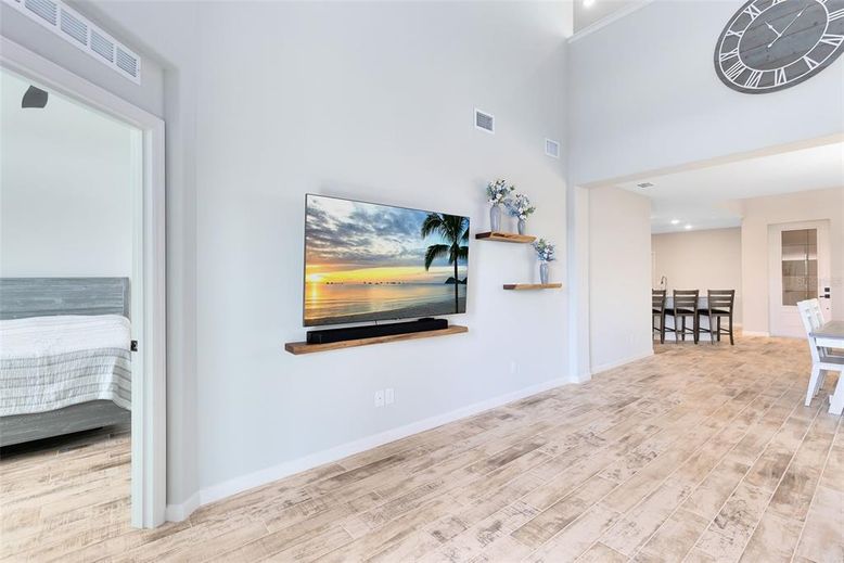 Bedroom, Dining room, Interior, Recessed Lighting, Wood Texture Flooring