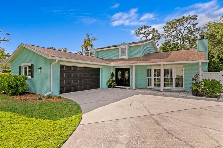 Attached, Exterior, Facade, Ranch