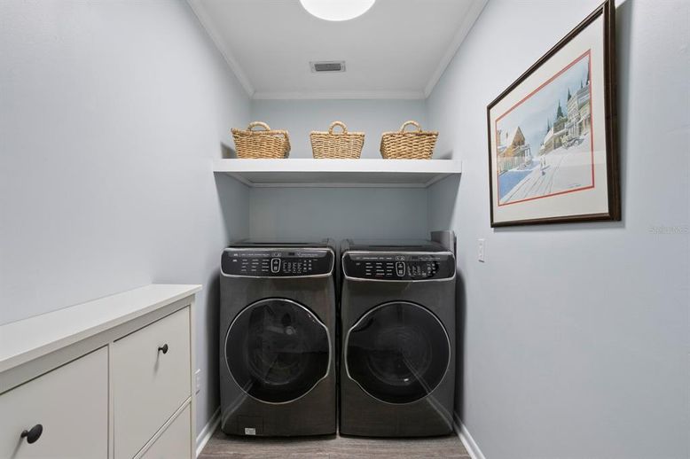 Interior, Washer, Wood Texture Flooring