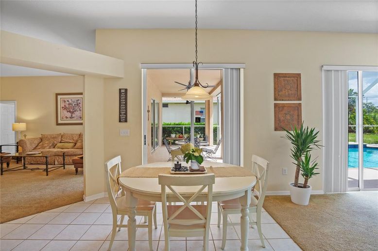 Dining room, Interior, Living room, Pendant Lights