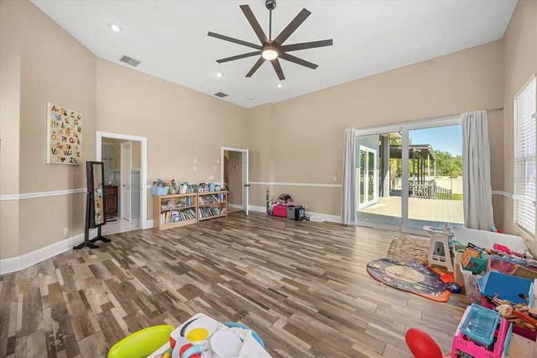 Empty room, Interior, Recessed Lighting, Wood Texture Flooring
