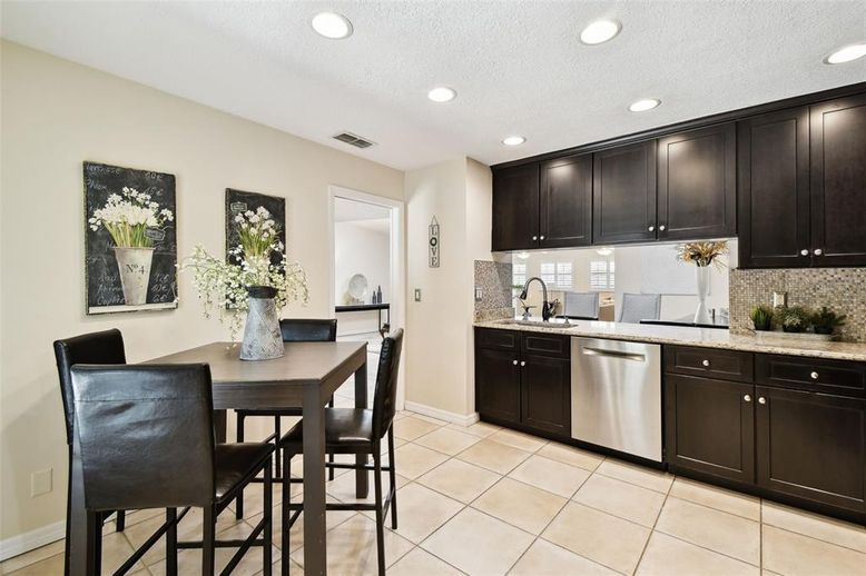 Dining room, Interior, Kitchen, Recessed Lighting