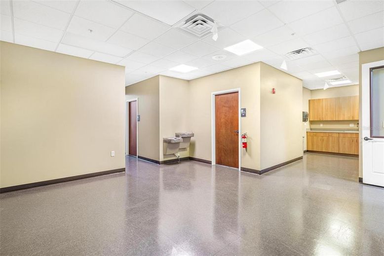 Empty room, Interior, Recessed Lighting