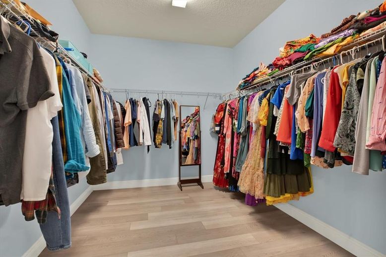 Interior, Walk-in Closets, Wood Texture Flooring