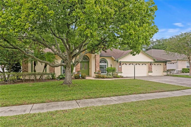 Attached, Backyard, Exterior, Facade, Brick Facade, Ranch