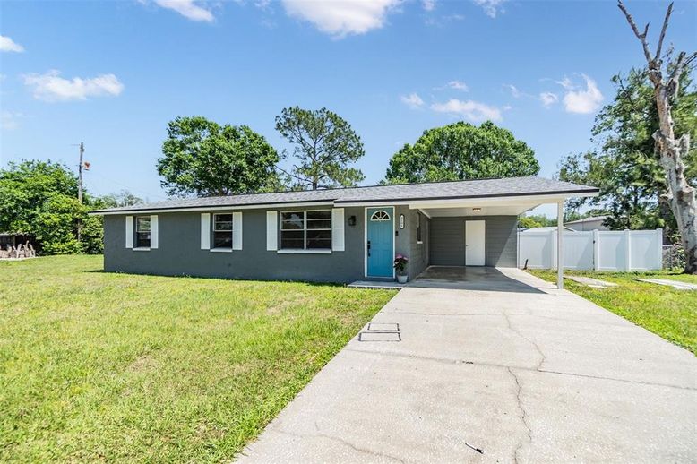 Backyard, Exterior, Facade, Ranch