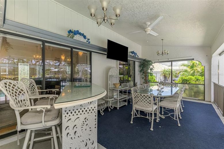 Chandelier, Dining room, Interior, Sun Room