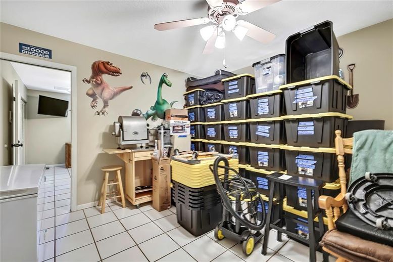 Home Office, Interior