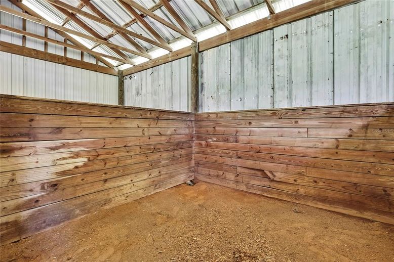 Empty room, Interior, Wooden Beams, Wooden Walls