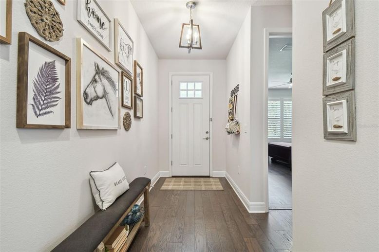 Interior, Pendant Lights, Wood Texture Flooring