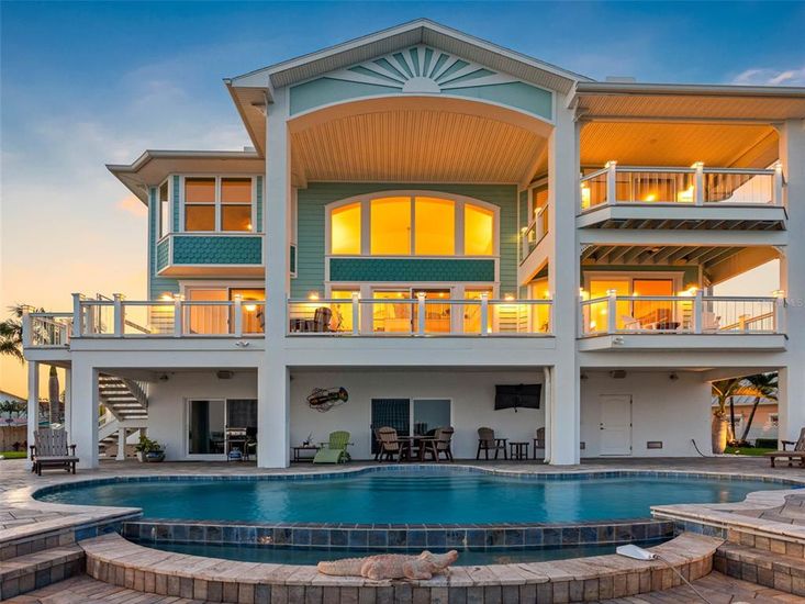 Exterior, Pool