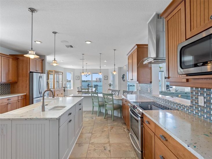 Chandelier, Dining room, Interior, Kitchen, Pendant Lights, Recessed Lighting, Stainless Steel Appliances, Water