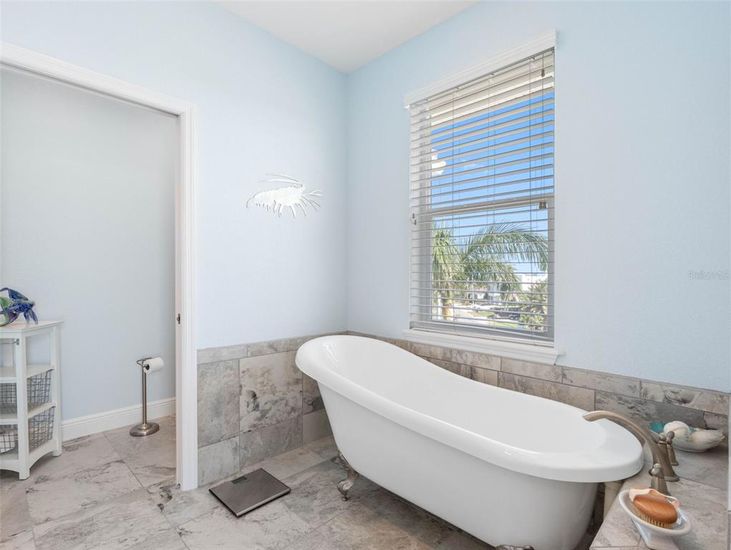 Bathroom, Free Standing Baths, Interior
