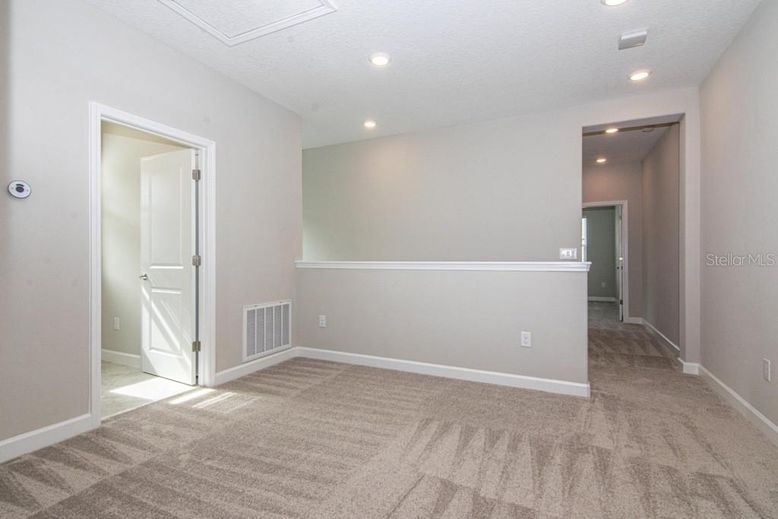 Empty room, Interior, Recessed Lighting