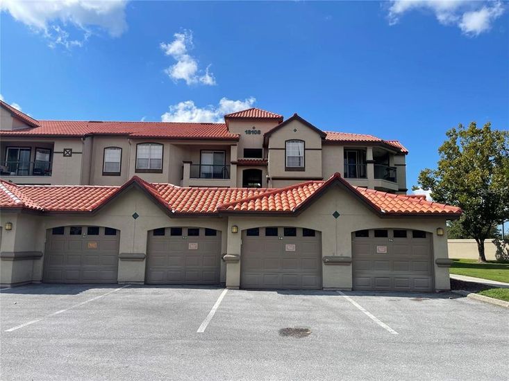 Attached, Exterior, Facade, Mediterranean