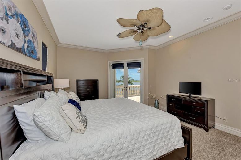 Bedroom, Interior, Recessed Lighting, Water